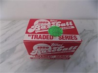 1989 Topps Traded MLB Baseball Factory 132 Cards
