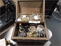 VINTAGE JEWELRY BOX W/CONTENTS