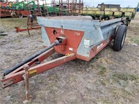 New Idea 3722 Manure Spreader