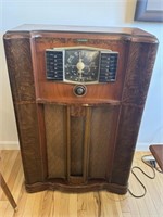 Antique 1930’s ZENITH CONSOLE upright RADIO