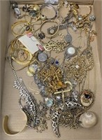 GROUPING OF ESTATE JEWELRY