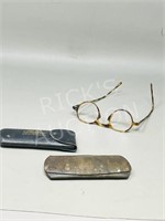 3 pair vintage eye glasses & 2 cases - 1 damaged