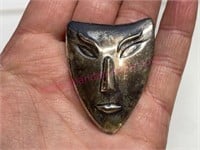 Sterling silver face brooch / pin (7.3g)