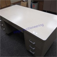 Metal desk-5ftLx30"Dx29"T