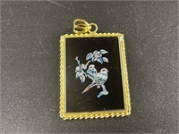 Necklace pendant with gold tone frame, with beauti