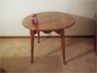 Round End Table 27.5" dia x 24"H