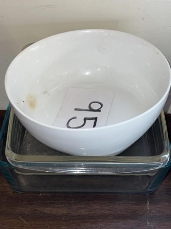 Vintage Pyrex dishes and more