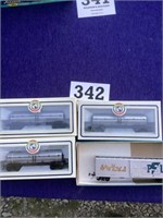 Four HO gauge rail cars