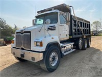 2017 WESTERN STAR 4700 SF TRI-AXLE DUMP TRUCK, 5KK