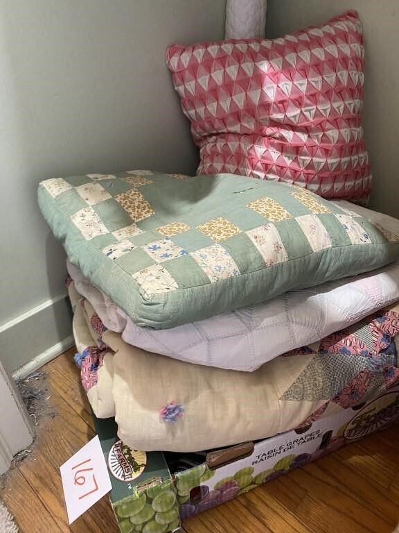 VINTAGE QUILTS & BLANKET