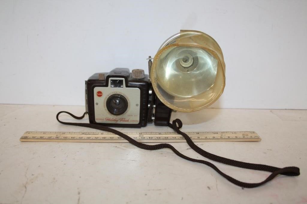 Vintage Brownie Holiday Flash Camera w/Dakon Lens