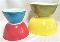 Set of 4 Pyrex Mixing Bowls