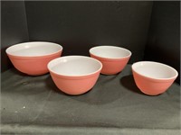 Cute Pink Pyrex Mixing Bowls.