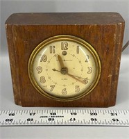 Vintage General Electric alarm clock model 7H162