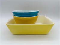 Vintage Pyrex Small Mixing Bowls and Baking Dish