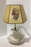 Vintage ceramic accent table lamp w/pitcher and
