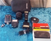 M - LOT OF CAMERA  ACCESSORIES (L88)