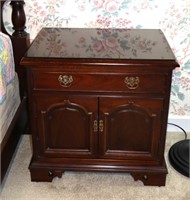 Thomasville solid cherry nightstand w glass top