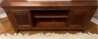 SOLID WOOD ENTERTAINMENT TV STAND W/SLIDING DOORS