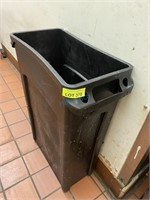 RUBBERMAID SLIM JIM GARBAGE BIN