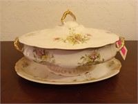Ursula vintage bowl with lid on tray