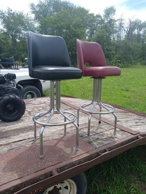 PAIR OF STOOLS LIKE NEW