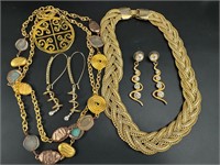 Vintage gold colored jewelry lot