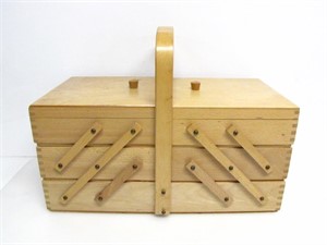 VINTAGE LIGHTWOD ACCORDIAN STYLE SEWING BOX