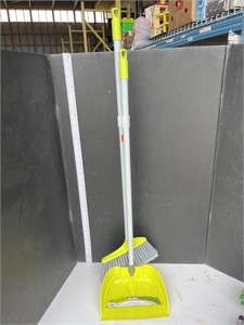 Kodiak utility broom set