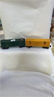 2 Lionel train cars