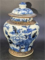 Antique 1800s Chinese Blue And White Porcelain Gen