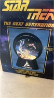 STAR TREK LIGHTED MUSICAL STAR GLOBE