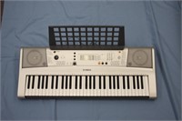 Yamaha - Keyboard w/Stand E313