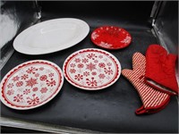 Serving Trays & Oven Mitts
