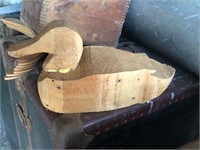 HAND CARVED WOODEN DUCK DECOY