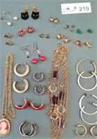 Lot of Very Nice Jewelry (see photo)