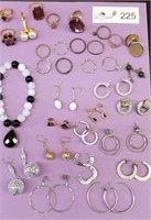 Lot of Very Nice Jewelry (see photo)