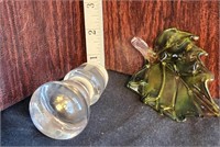 Two vintage glass items, leaf dish -bottle stopper