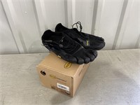 MEns Water Shoes 10.5-11