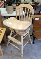 Wooden highchair with sliding tray