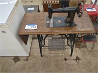 Sewing Machine w/ Table