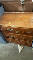 Dresser 26x15x28”