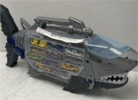 Hot wheels shark carrier c/w 22 Hot Wheels models