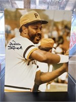 WILLIE STARGELL AUTOGRAPHED 8 x 10 PICTURE
