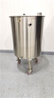 NEW 400 L STAINLESS  TANK W LID ON WHEELS