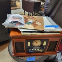 M249 Retro style portable LP player w records