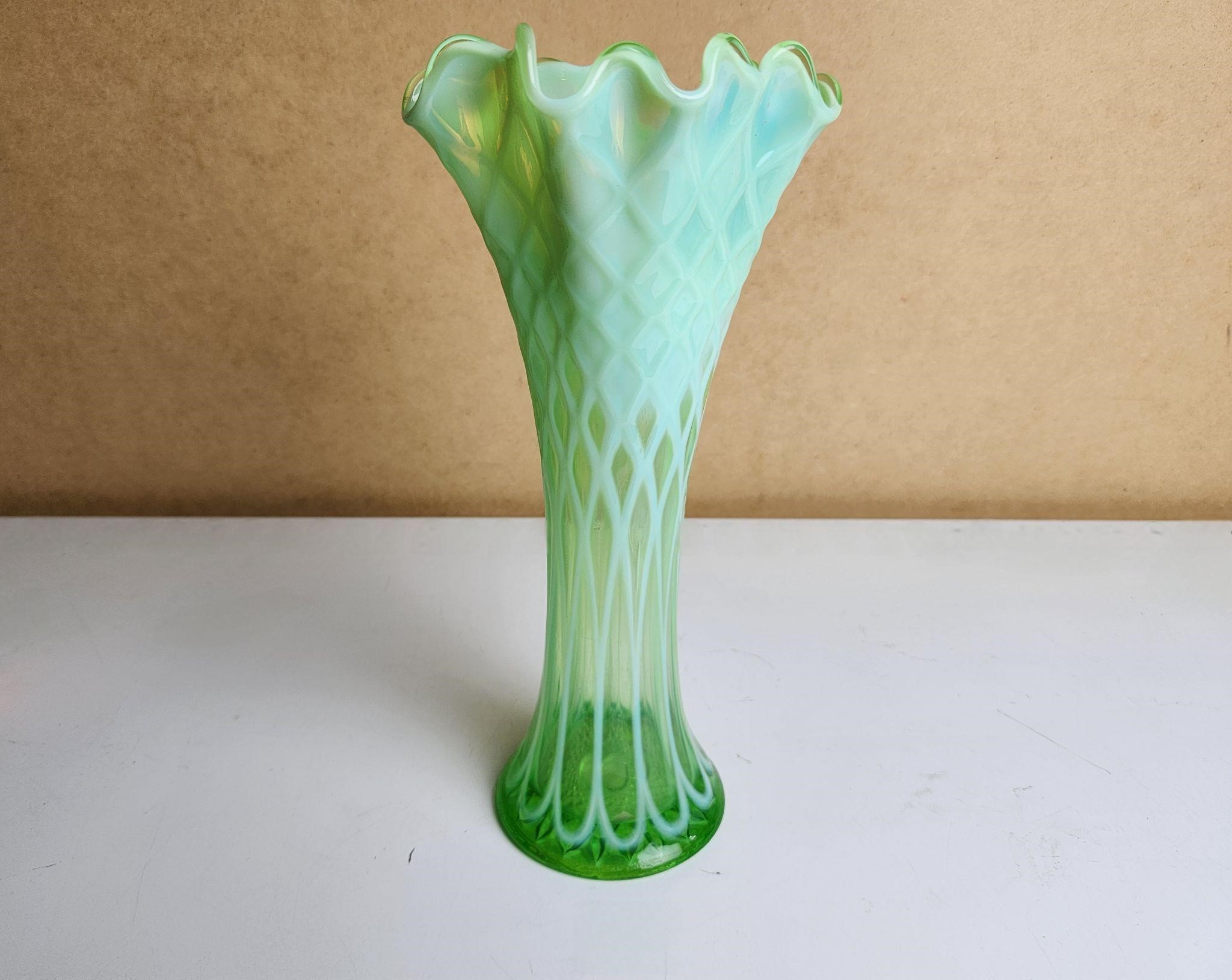 Vtg Northwood Opalescent Green Diamond Optic Vase