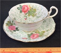 PRETTY AYNSLEY CABBAGE ROSE CUP AND SACUER