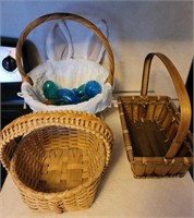 Decorative baskets and plastic eggs