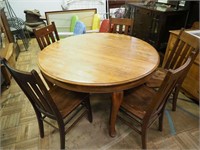 Vintage round oak table, 53" diameter and five